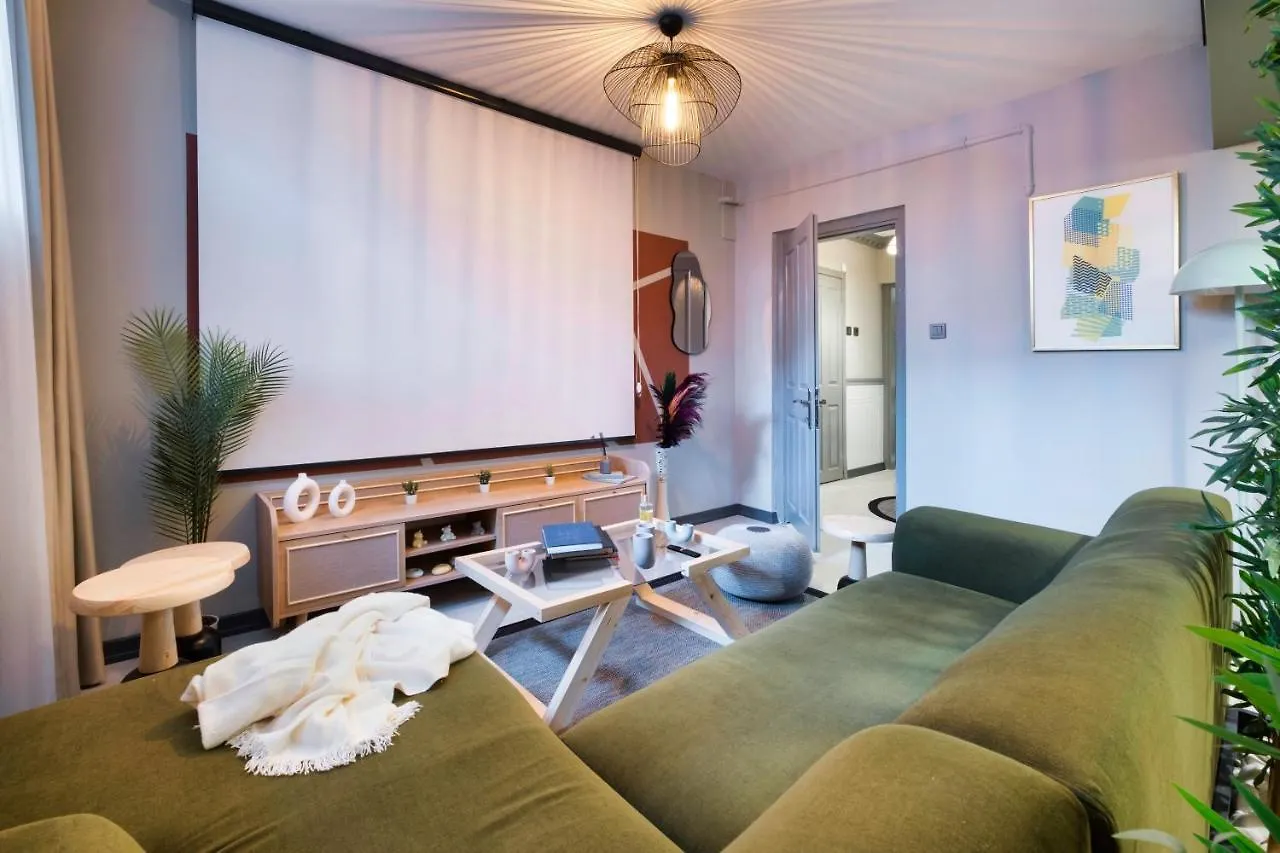 Artful Apartment W/Projector In Beyoglu, Cihangir Istanbul