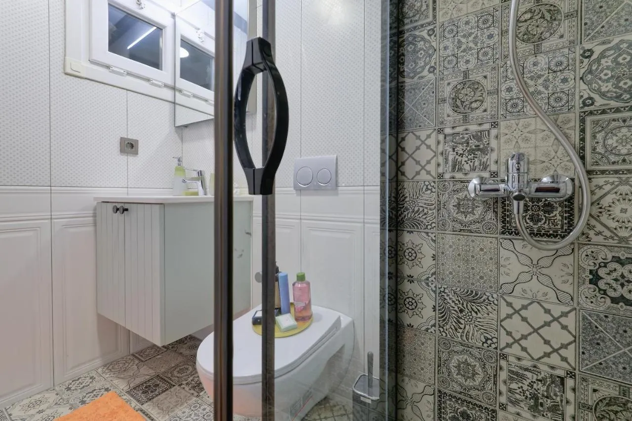 Artful Apartment W/Projector In Beyoglu, Cihangir Istanbul