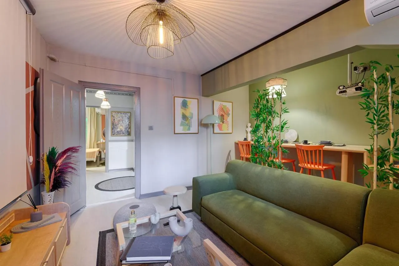 Artful Apartment W/Projector In Beyoglu, Cihangir location